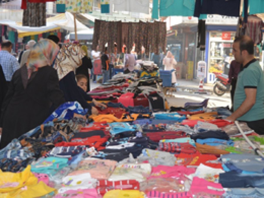 Bayram pazarıyla, bayram heyecanı başladı