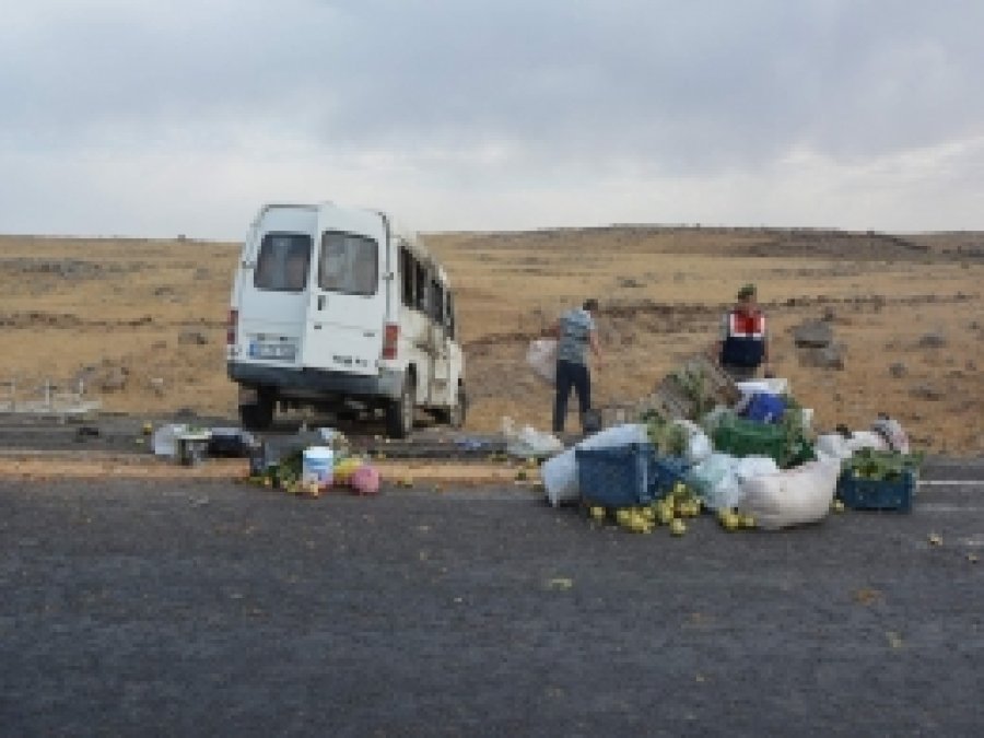 Siverek'te yolcu minibüsü devrildi: 21 Yaralı