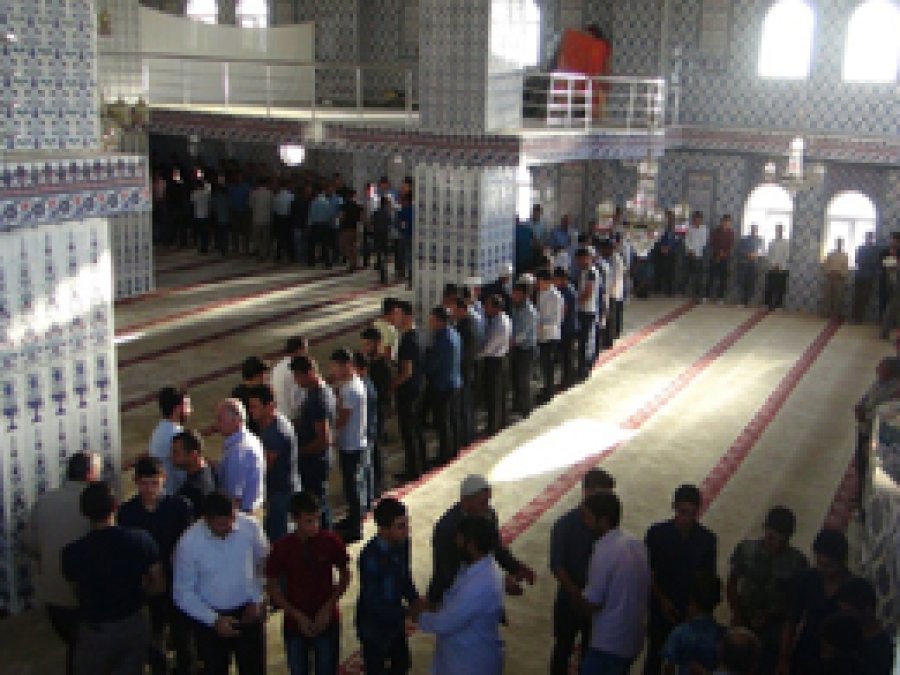Boykotlar Müslümanların bayramına engel olamadı