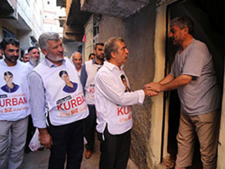 Yasin olup Diyarbakır'da kurban eti dağıttılar
