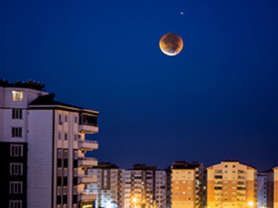 Ay tutulması gözlemlendi