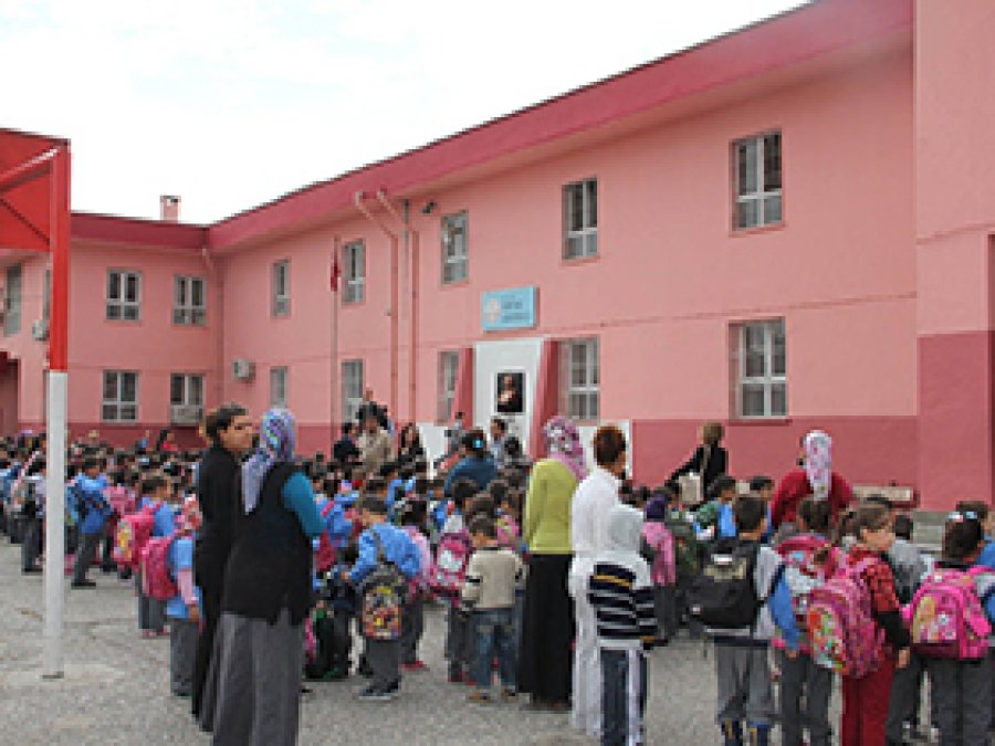 Adana'da ilk ders zili çaldı