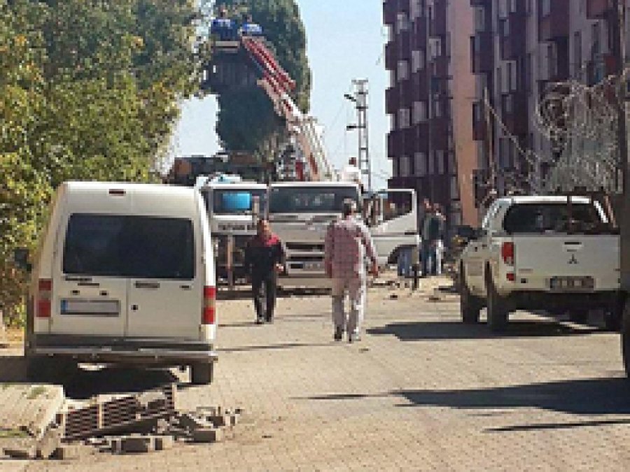 Orduevi yakınında askeri servis aracına saldırı