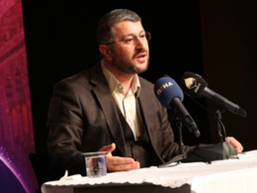 'Yaşayan Kur'an Hz. Peygamber' konferansı