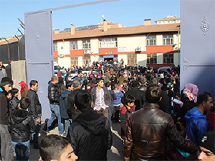 Diyarbakır'da sınava 12 bin kişi katıldı