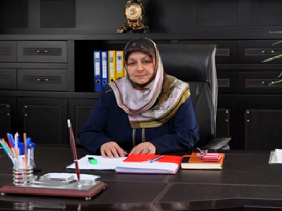 Başörtüsü mağduru öğretmene iade-i itibar
