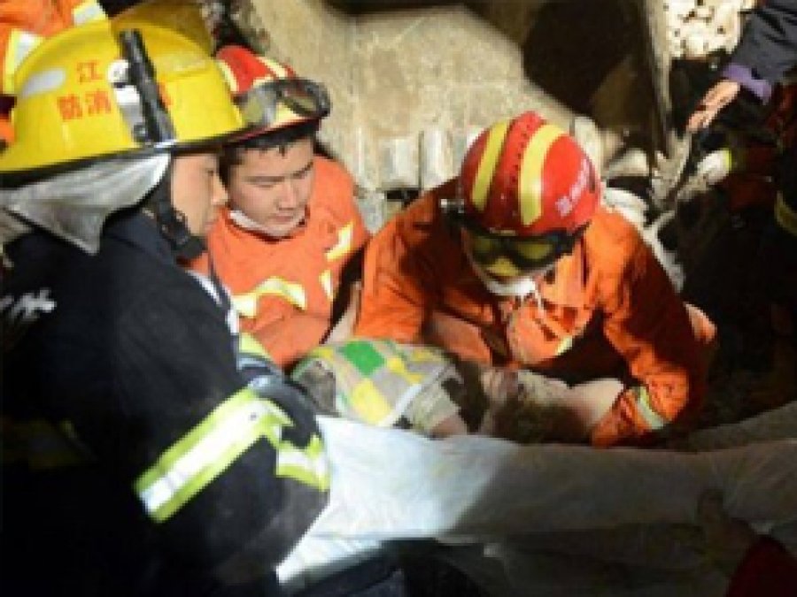 Çin'de 4 bina çöktü: 22 ölü