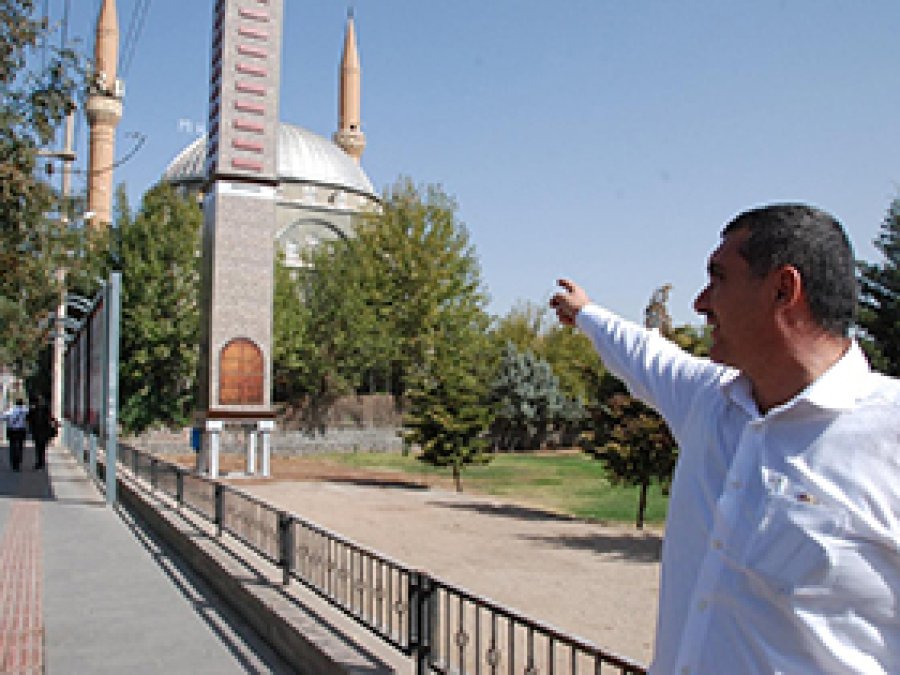 Dört Ayaklı Minare taklidine tepki
