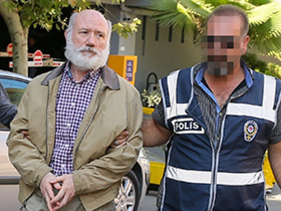 Firari komutan peruk takmış