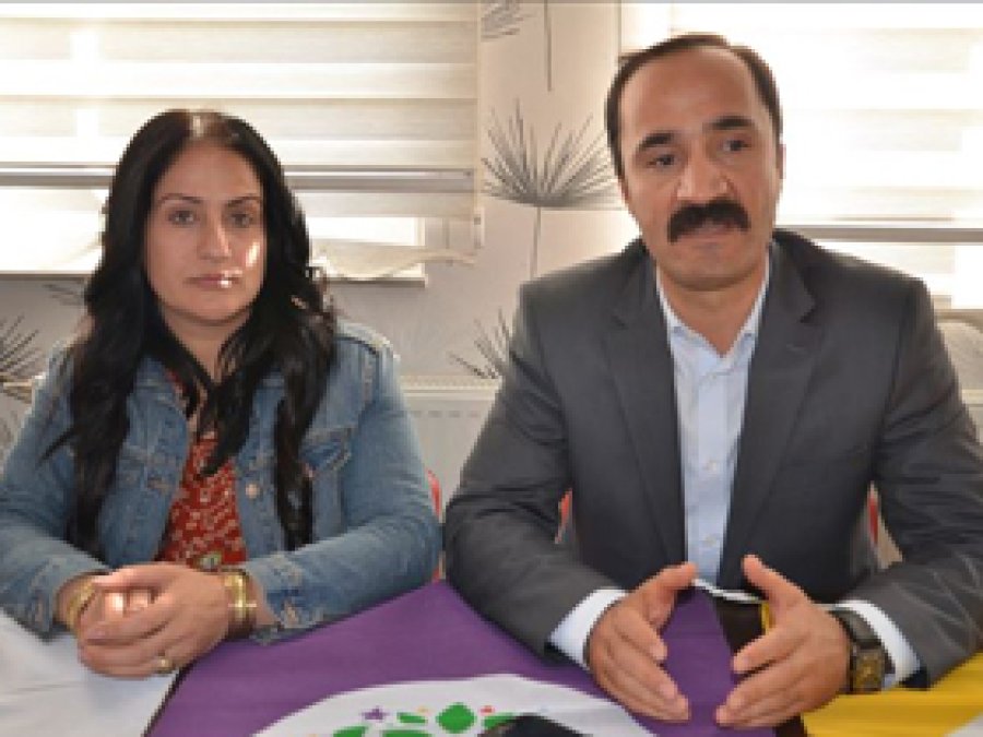 Muş HDP Eş başkanları gözaltına alındı
