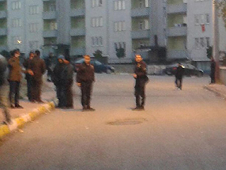 Erzurum polisi ne yapmaya çalışıyor?