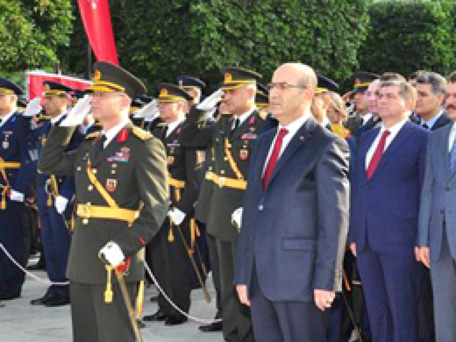 Garnizon komutanları protokolden çıkarıldı