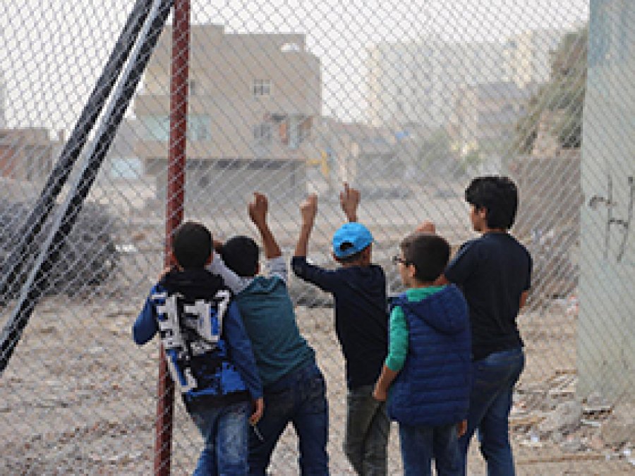 Nusaybin'de çocuklar yıkılan okulunu özlüyor