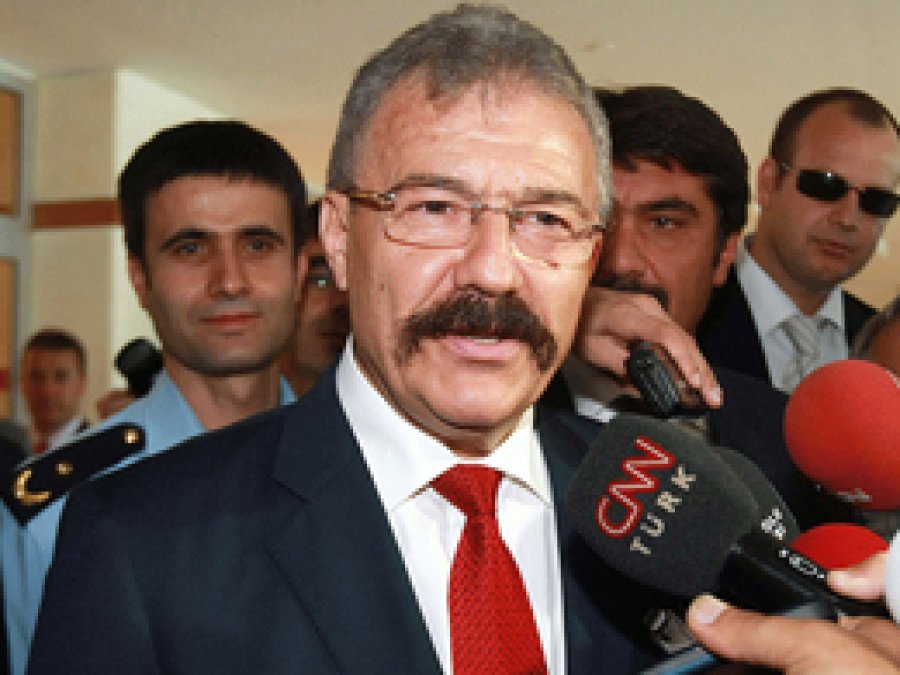 Akyürek'ten Cerrah'a Dink suçlaması