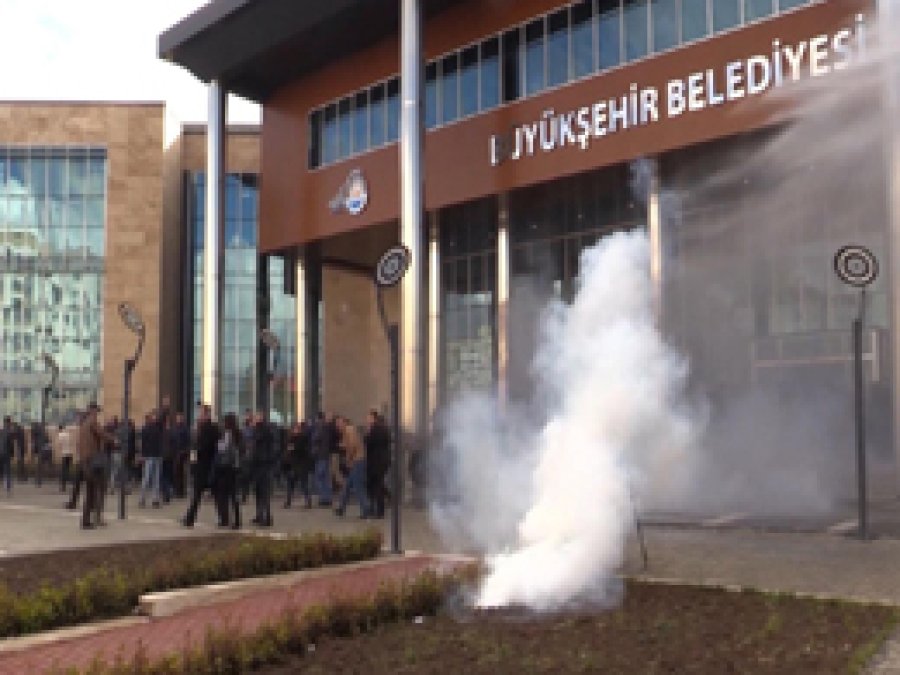 Kayyum protestosuna polis müdahalesi