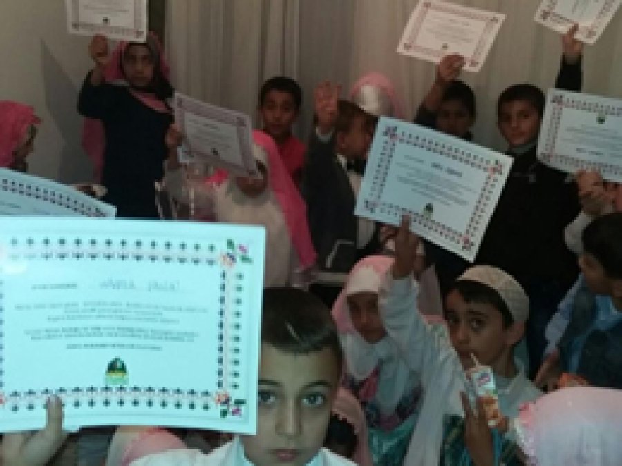 Namaz eğitimi alan 50 çocuğa sertifika verildi