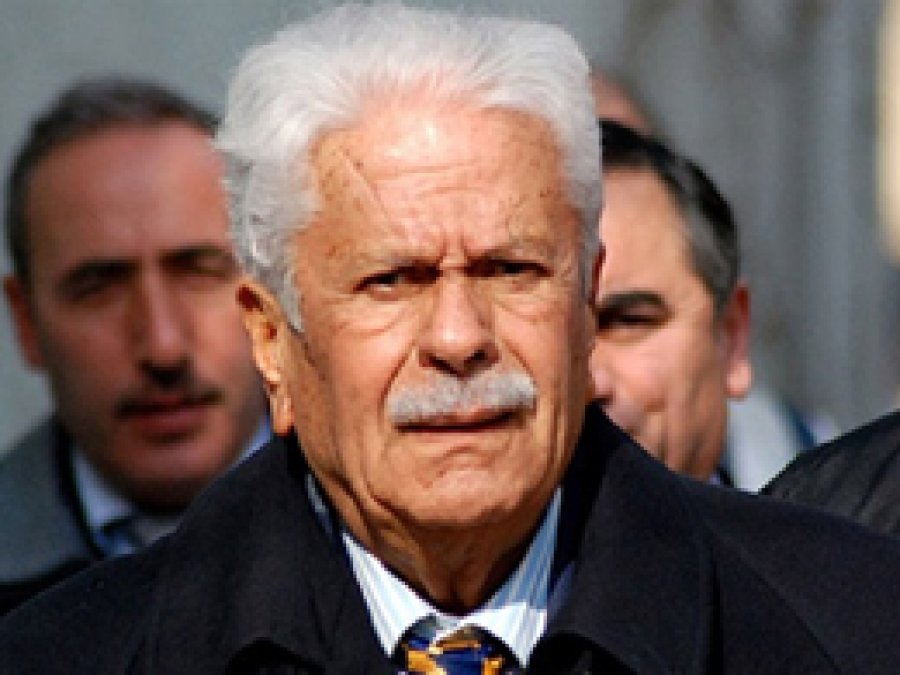 Eski bakan İsmet Sezgin hayatını kaybetti