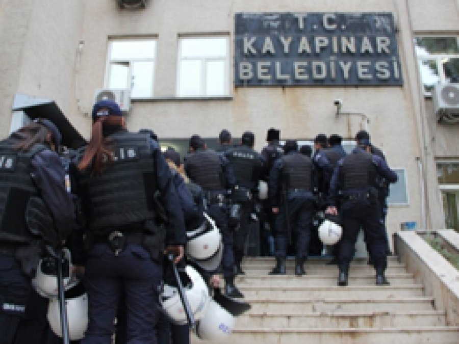 Kayapınar ve Yenişehir belediyelerine kayyum