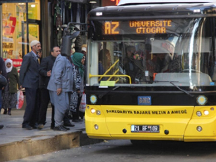 Diyarbakır'da kadınlara pembe otobüs talebi