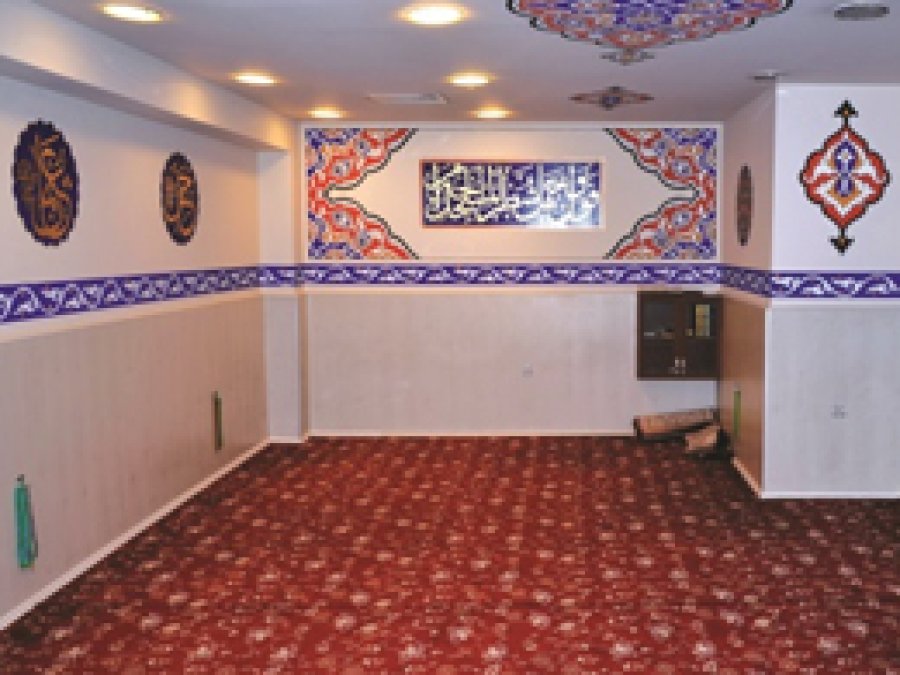 AVM’de namaz için yerin dibine girmek lazım