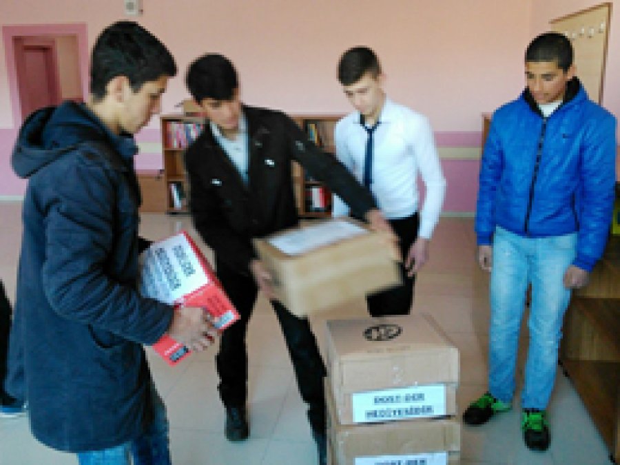 Dost-Der onbinden fazla kitap bağışladı