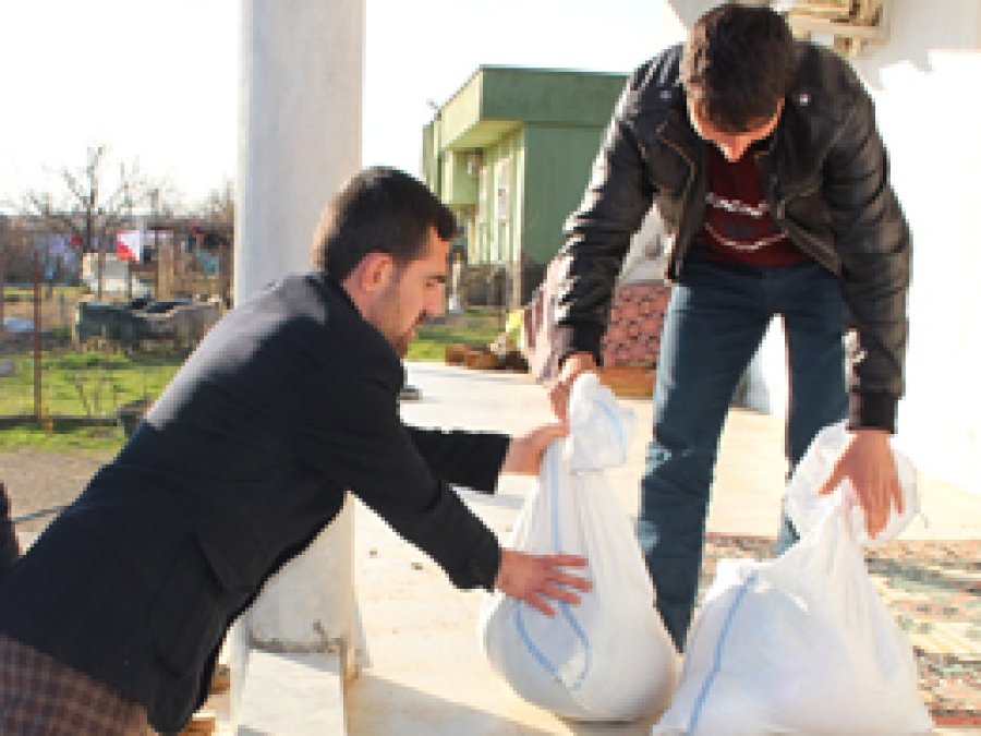 Umut Der Silopi'de yardım dağıttı