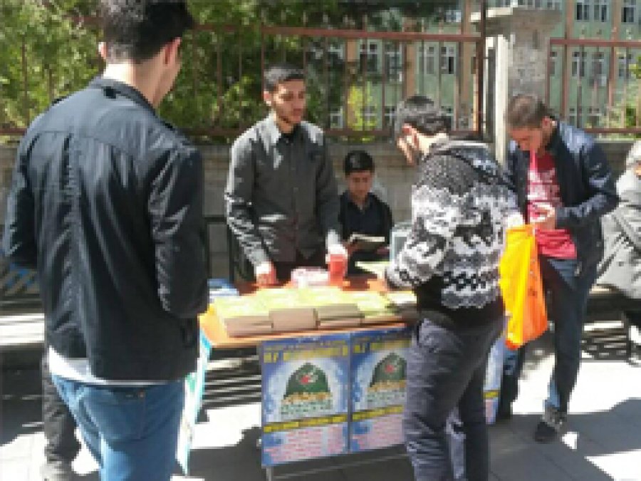 Siirt'te esnafa siyer kitapları dağıtıldı