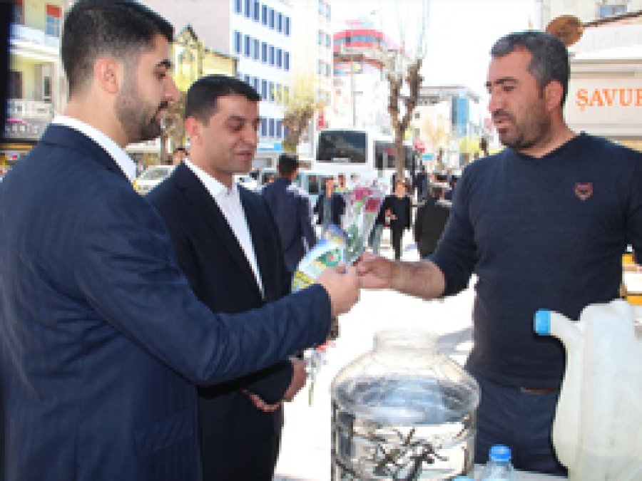 Halk Kutlu Doğuma gülle davet edildi