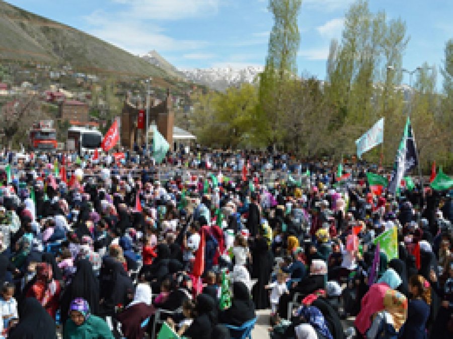 Bitlis Kutlu Doğum'da salavatlarla yankılandı