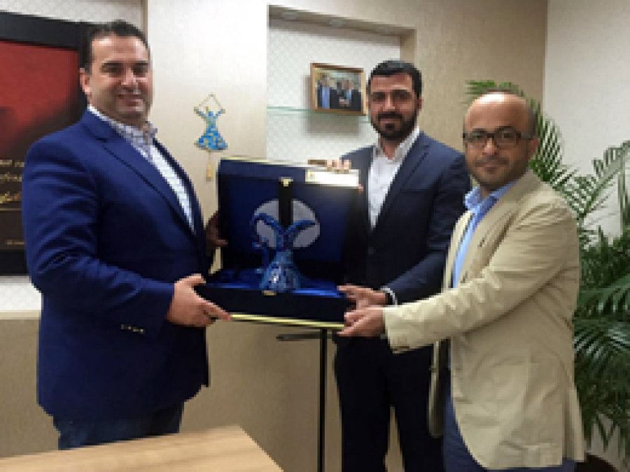 Kutlu Doğum'a destek verenlere plaket