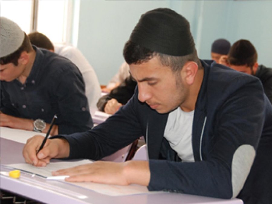 Medrese öğrencileri sınavda ter döktü