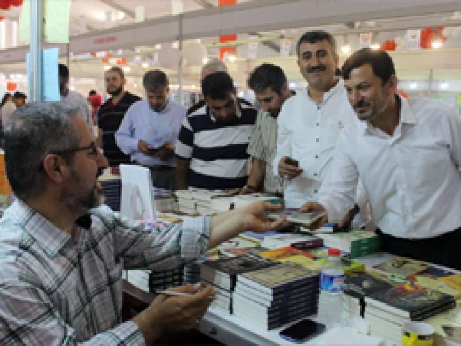 'Dua' yazarları kitapseverlerle buluştu