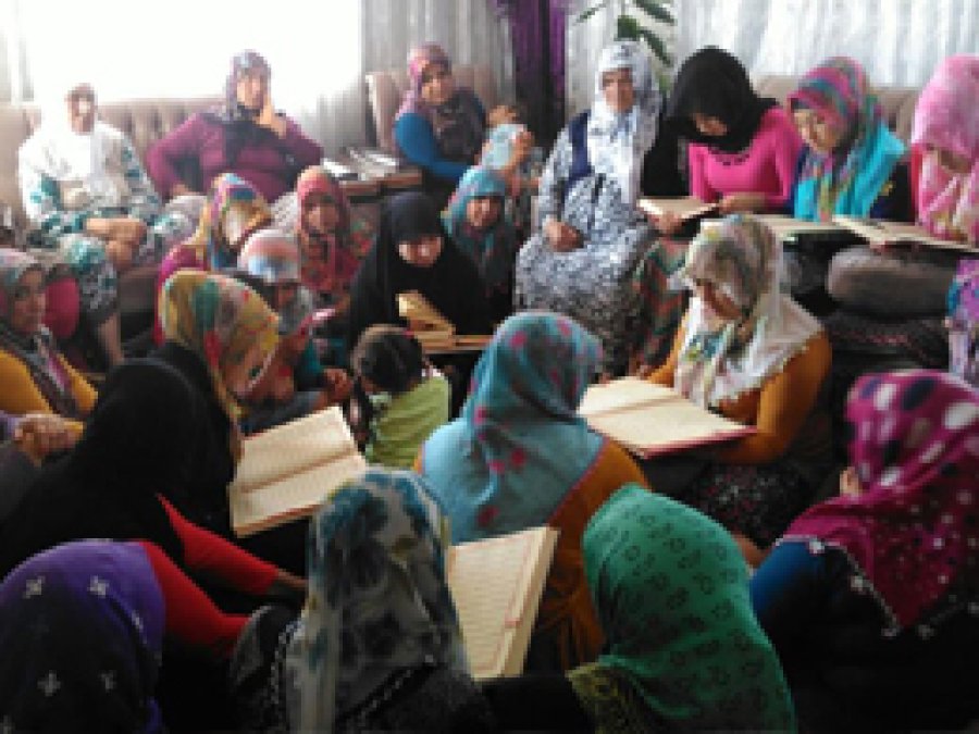 Evlerde mukabele geleneği sürdürülüyor