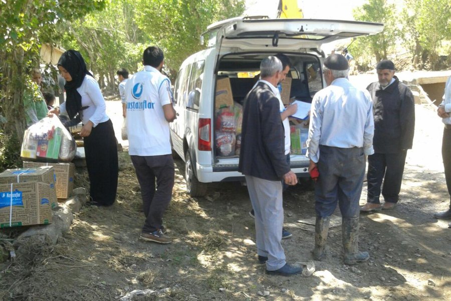Mustazaflar Cemiyetinden selzedelere yardım