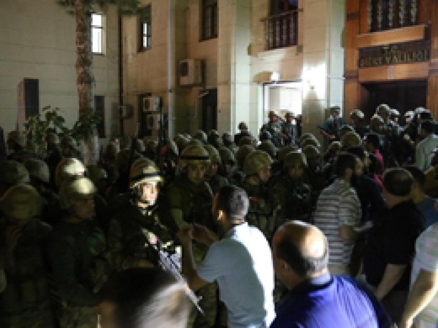 PKK baskınına gelen asker Valiliği bastı