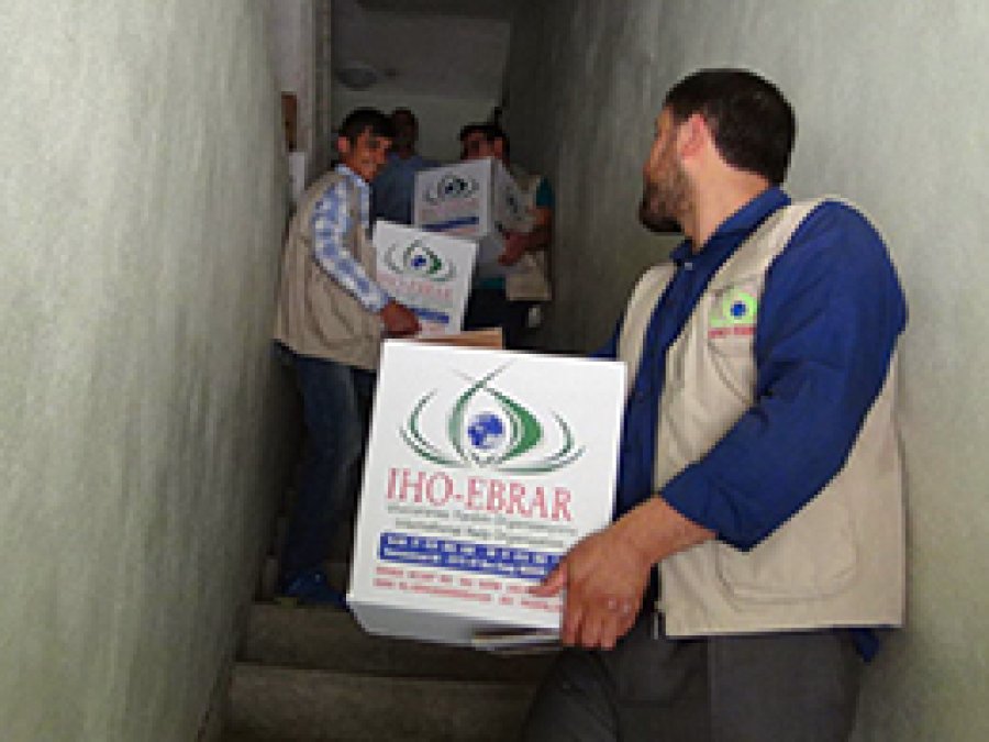 IHO-EBRAR'dan muhtaç ailelere yardım