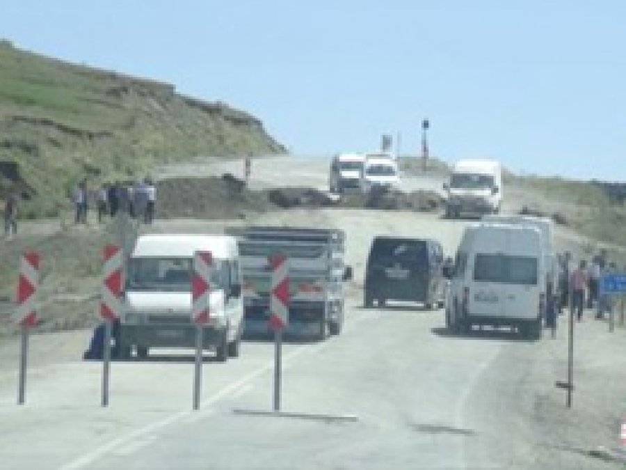 Doğubayazıt-Çaldıran yoluna hendek