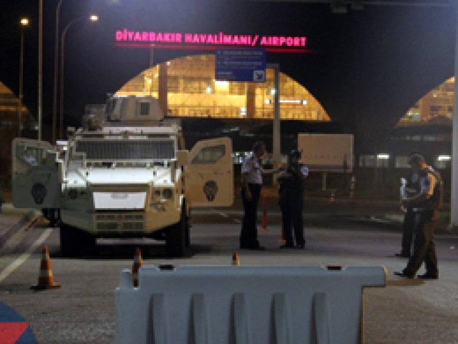 Diyarbakır havaalanına roketatarlı saldırı