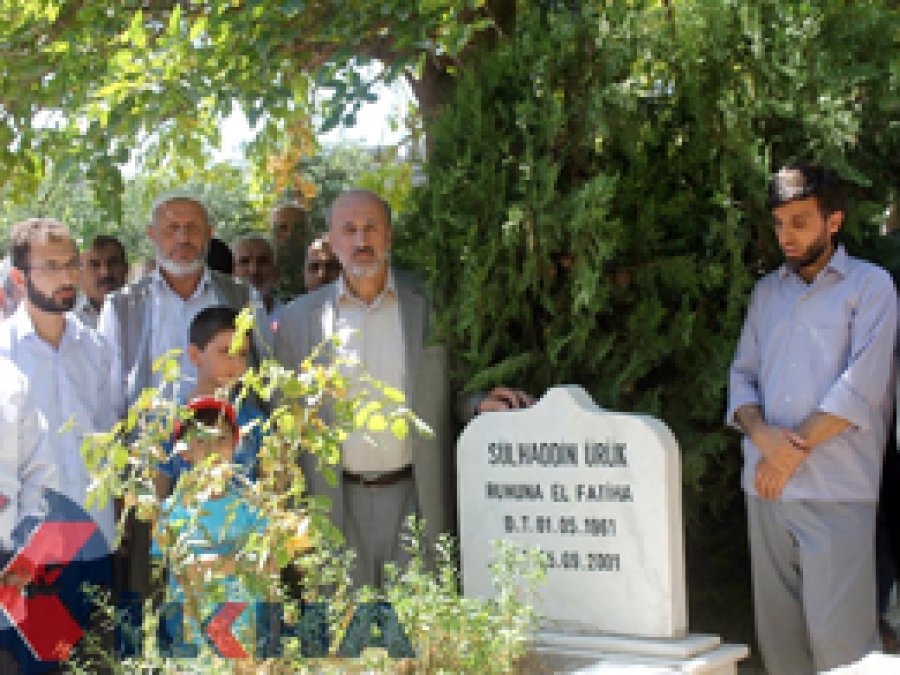Şehid Selahaddin Ürük kabri başında yâd edildi