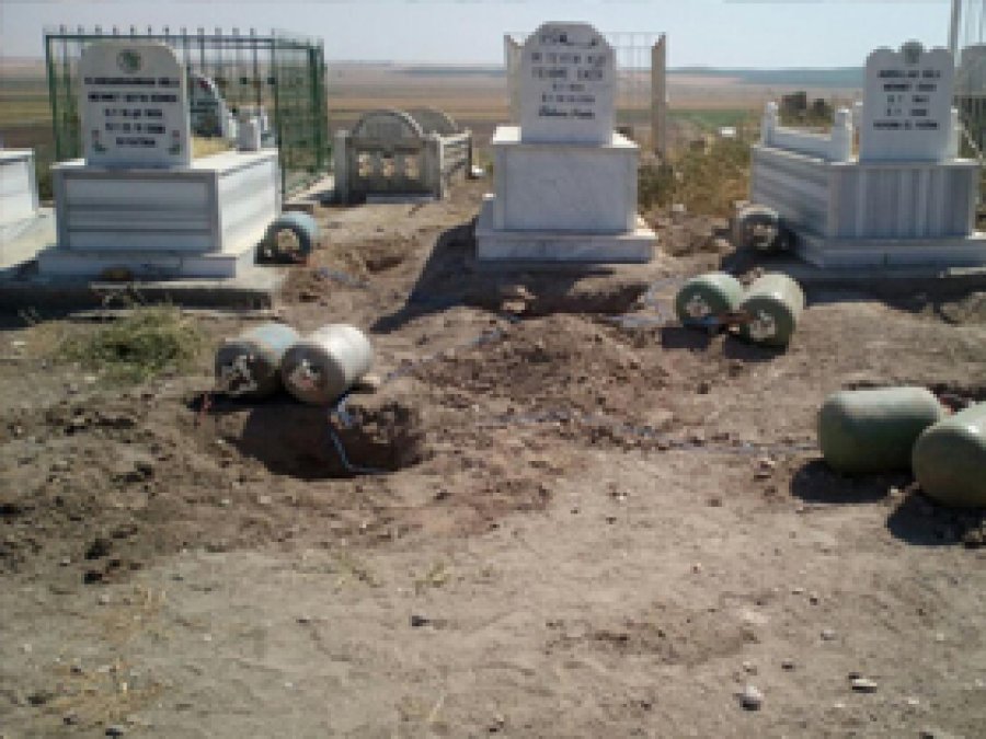 Eker'in aile mezarlığına bomba tuzağı