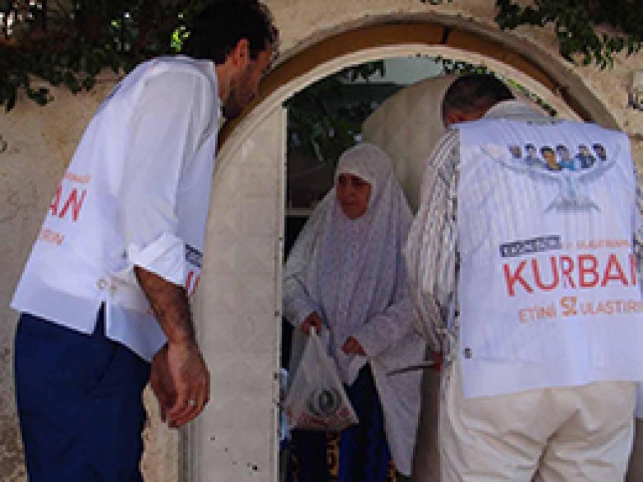 Antalya Umut-Der'den muhtaç ailelere kurban eti