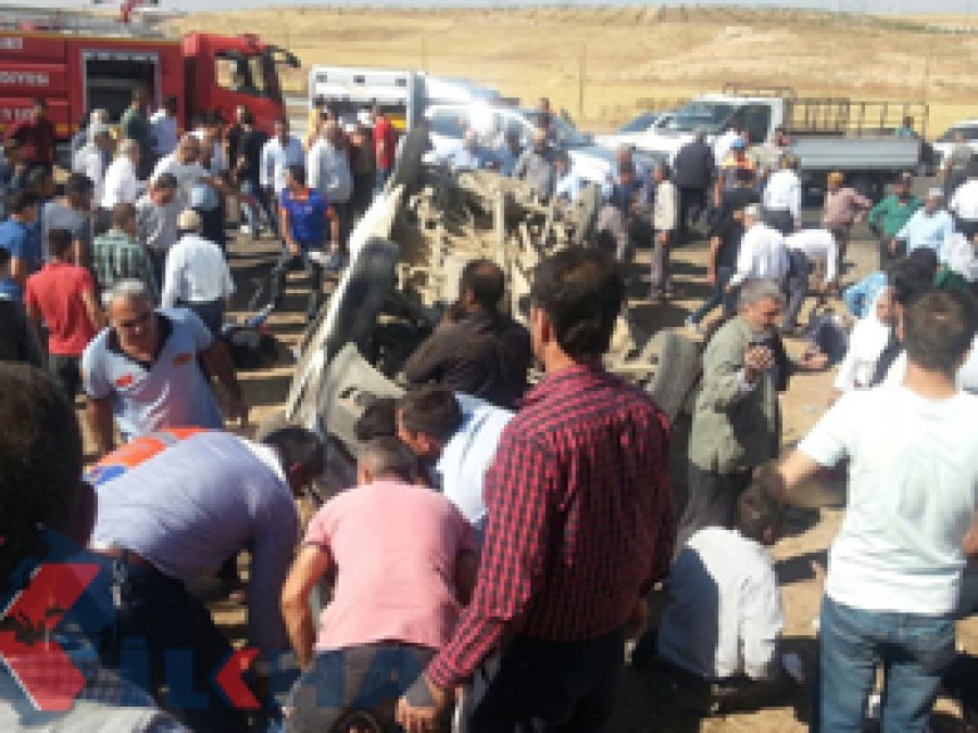 Siirt'te trafik kazası: 16 kişi yaralandı
