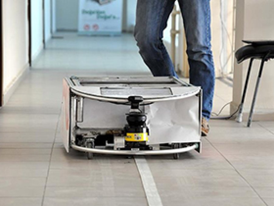 Hasta yemeklerini artık robotlar taşıyacak