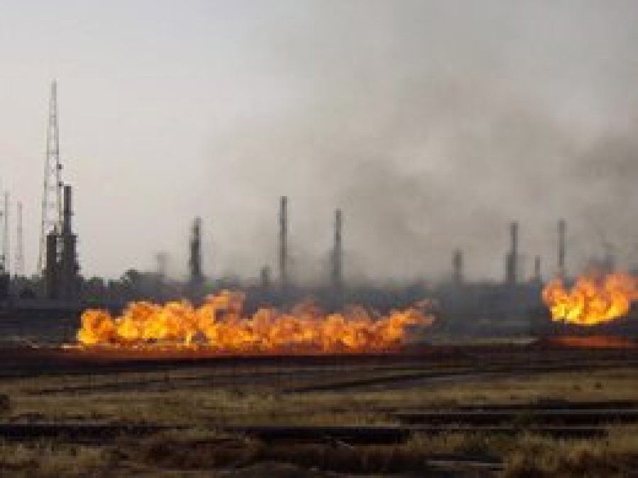 DEAŞ'ın ateşe verdiği 16 Petrol kuyusu söndürüldü