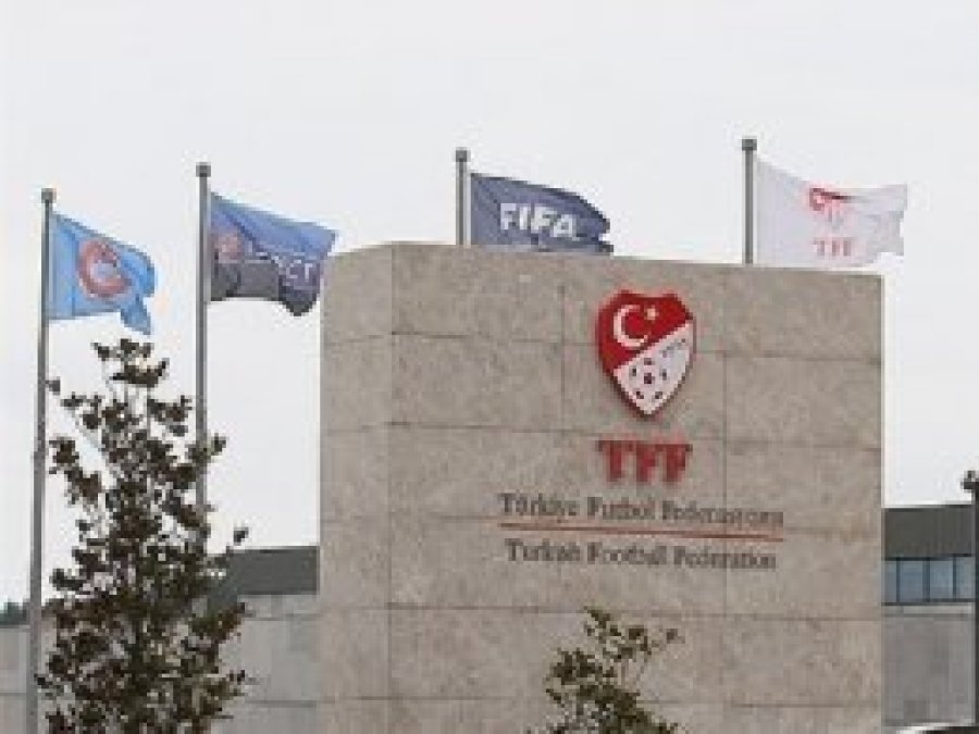 Reina mesajı için hakemin lisansı iptal edildi