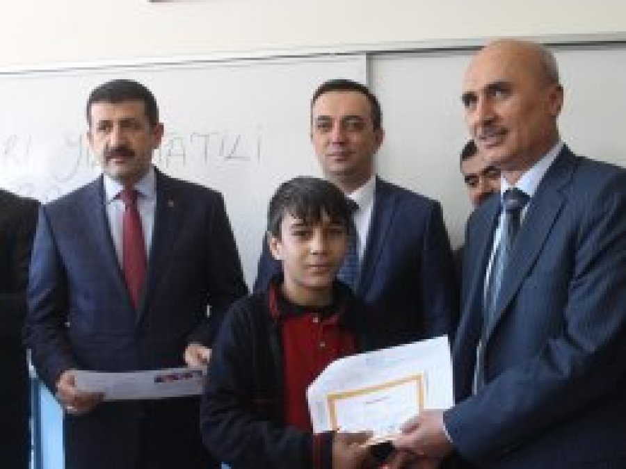 'Çocuğun karne notunda velinin de payı vardır'