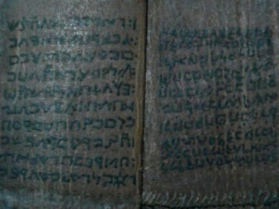 1800 yıllık kitabı satmaya çalışırken yakalandı
