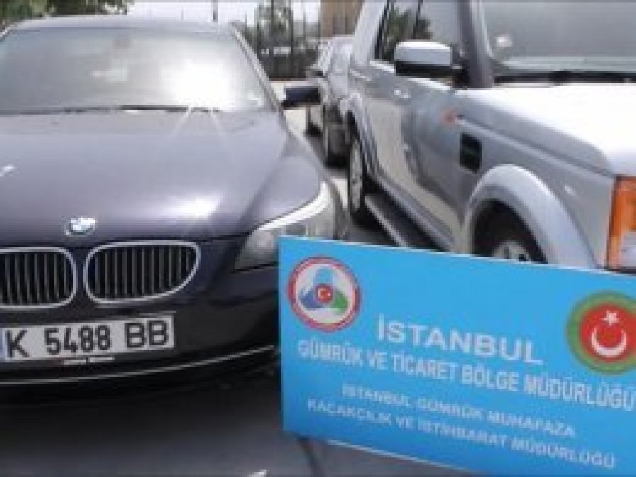 Milyonluk lüks otomobiller gümrüğe takıldı