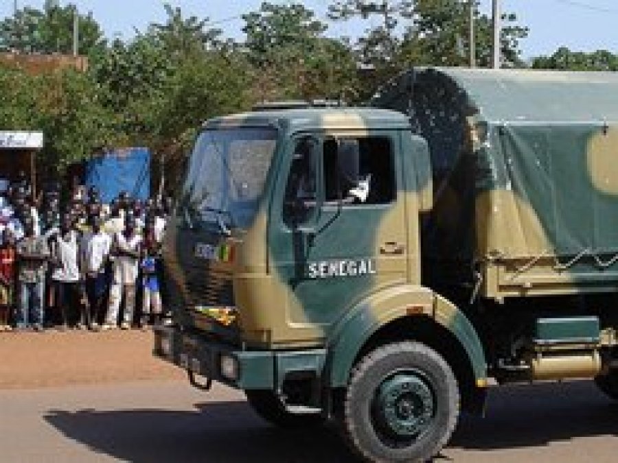 Senegal Gambiya'ya girdi