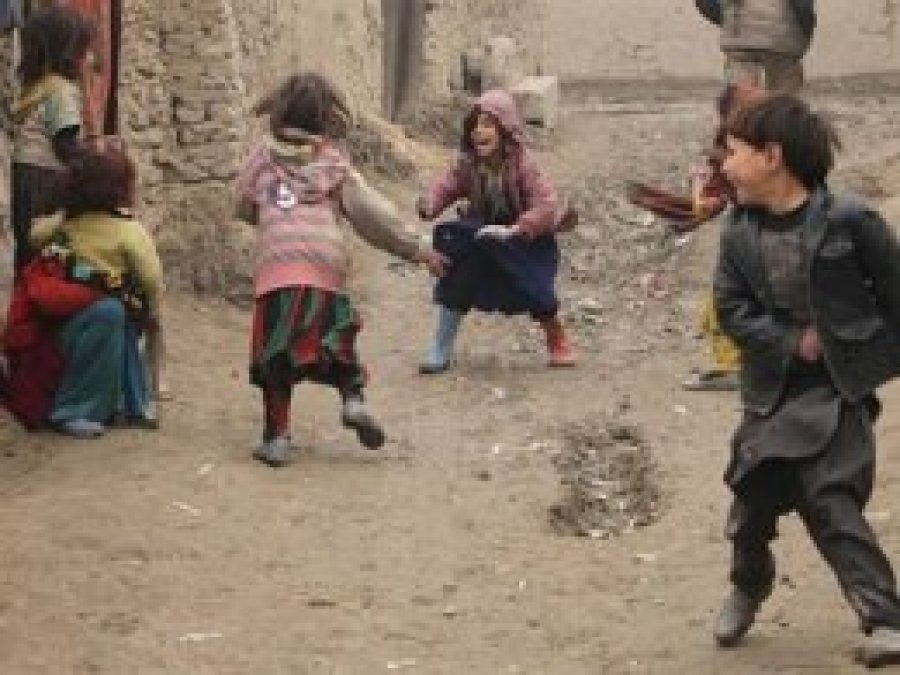 Afganistan'da 27 çocuk donarak öldü